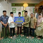 Anggota-DPRD-Sumbar-Beny-Saswin-Nasrun-Berikan-Hibah-Pemprov-Sumbar-ke-Masjid-Raya-Al-Ikhlas-dan-Singguliang